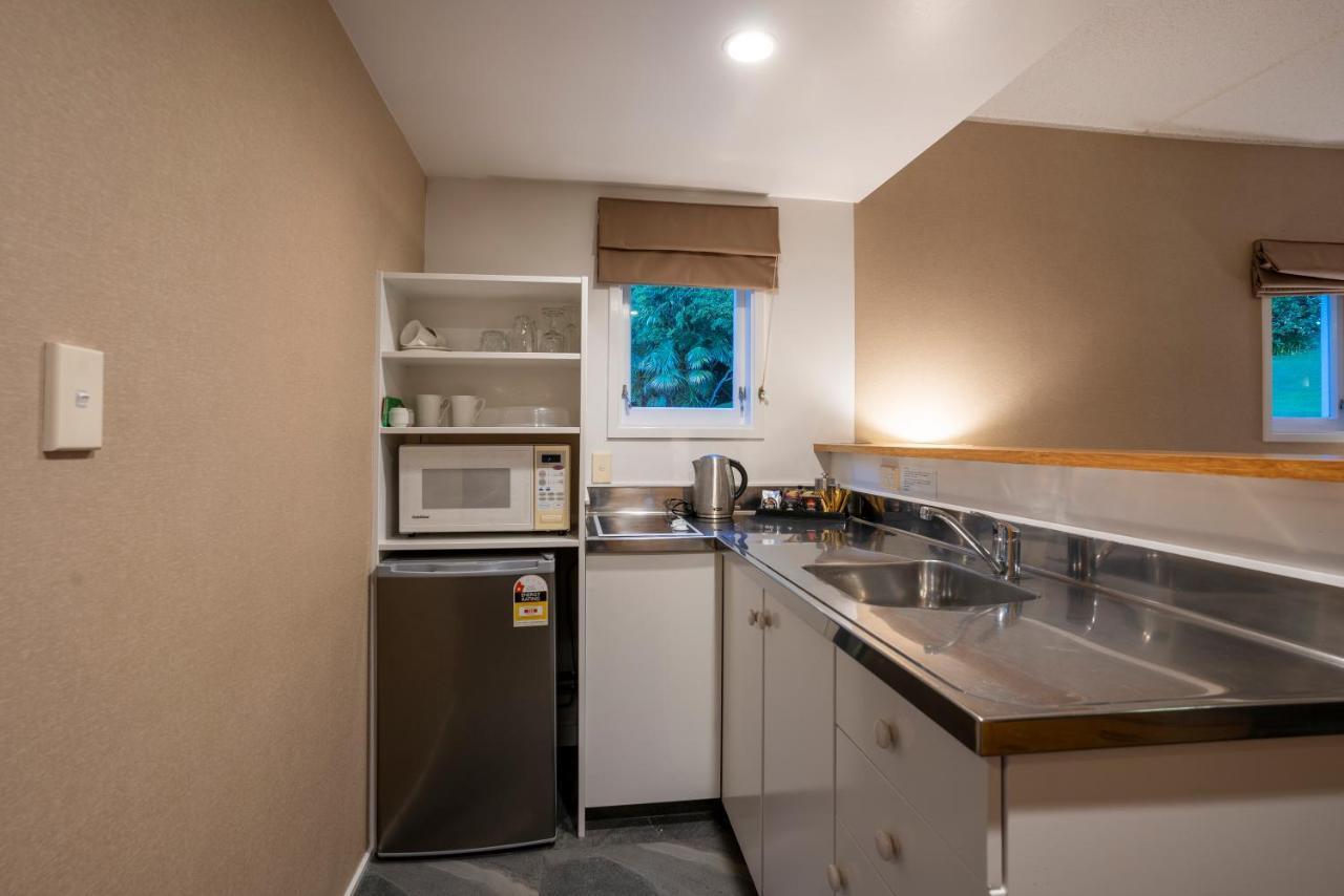 Wallaceville Motor Lodge Upper Hutt Extérieur photo