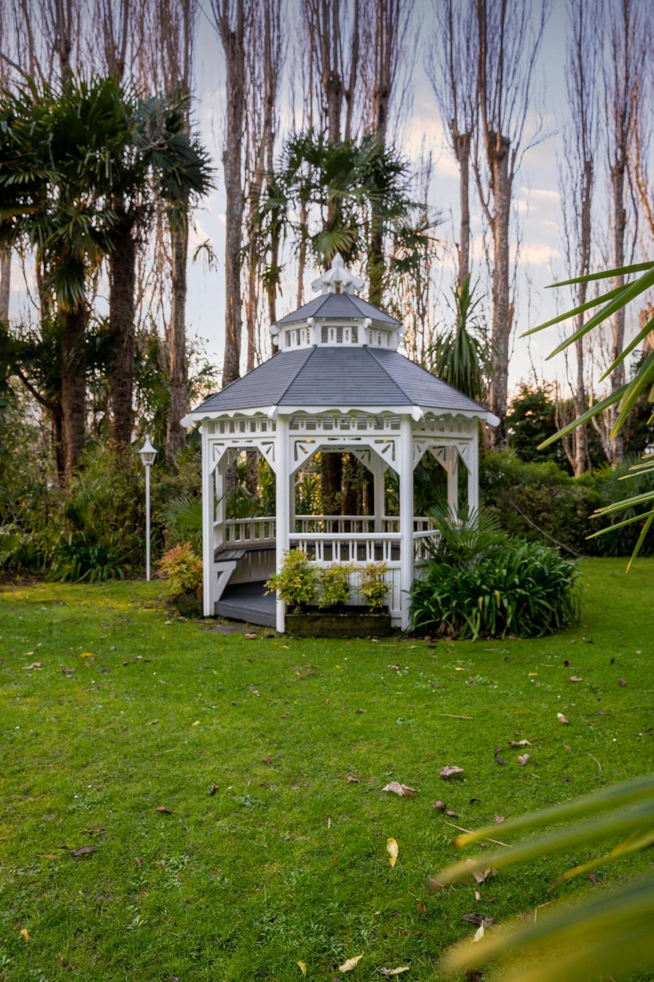 Wallaceville Motor Lodge Upper Hutt Extérieur photo
