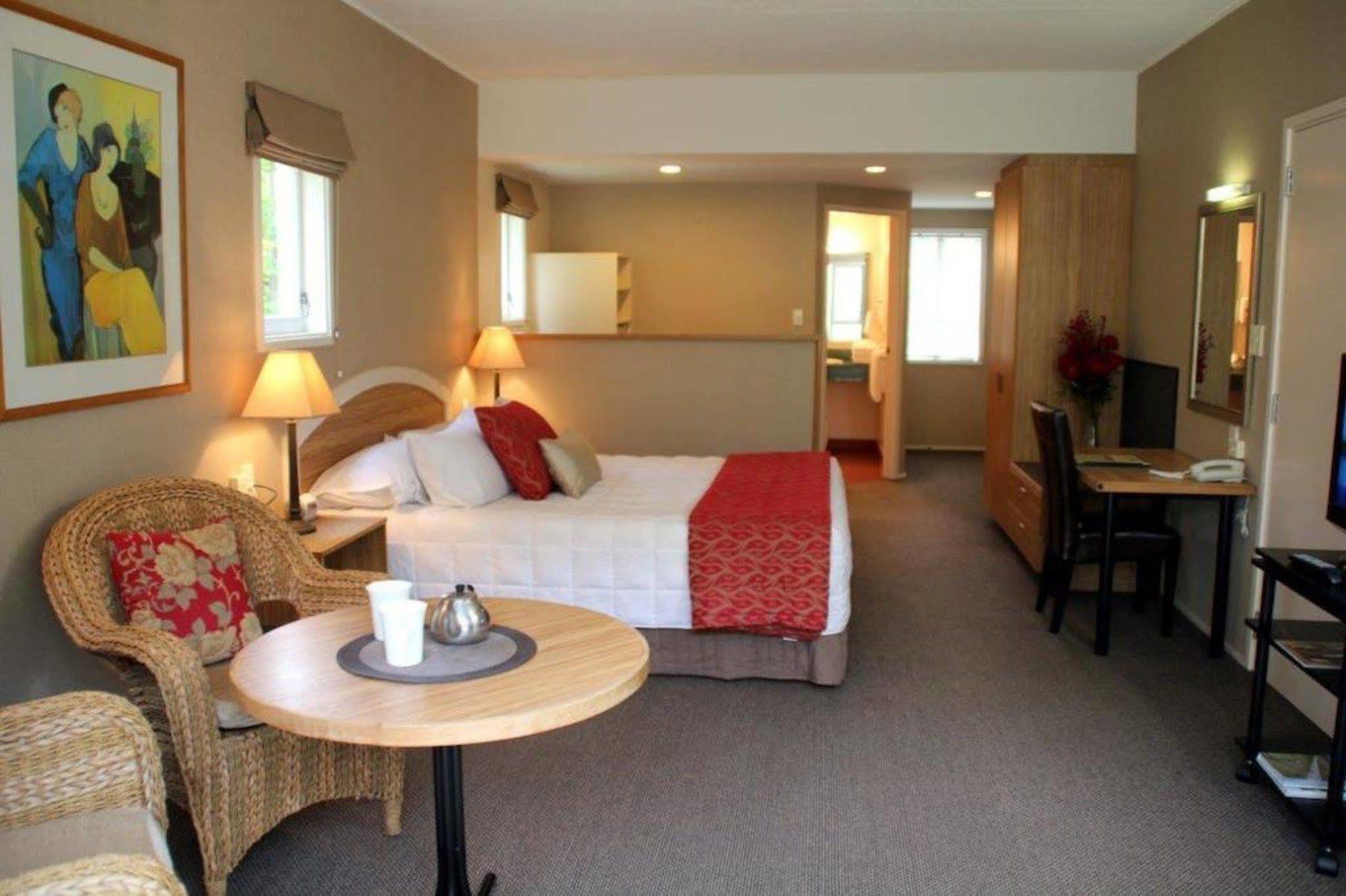 Wallaceville Motor Lodge Upper Hutt Extérieur photo
